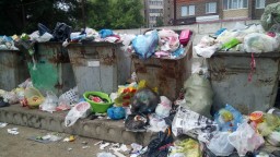Горы бытового мусора несвоевременно вывозятся в городе Кокшетау