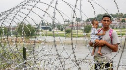 Байден дал добро на строительство стены на границе с Мексикой - несмотря на обещания этого не делать
