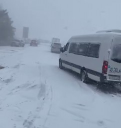 Застрял в глубоком снегу: ​акмолинских полицейских поблагодарили за помощь на дороге