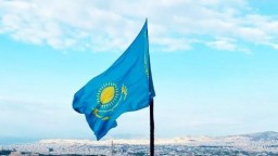 Флаг Казахстана установили на самой высшей точке Афин