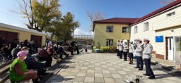 В Акмолинской области полицейские начали декаду ко Дню пожилых с Дома престарелых