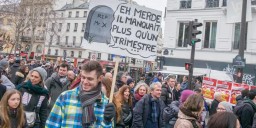 Около 500 тысяч человек вышли на митинг в Париже