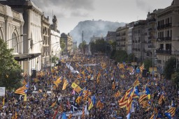 В Каталонии около 700 тыс. человек вышли на демонстрации и потребовали независимости