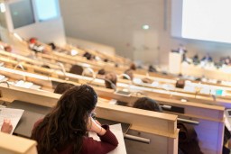 Гранты для поступления в вузы распределят до начала нового календарного года в Казахстане