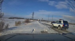 Полицейский помог водителю авто, застрявшего в снегу в Акмолинской области