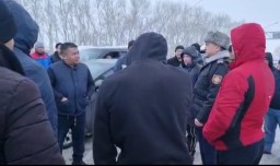 ​Акмолинские полицейские сопровождают машины из-за непогоды
