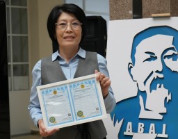 ​Көкшетаудағы NIS қызметкері жаңа кәсіби бағдарлау әдістемелік құралға авторлық құқық алды