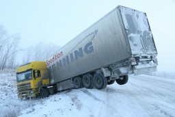 В Акмолинской области фура съехала в кювет из-за непогоды