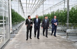 Президент посетил промышленный тепличный комплекс в Алматинской области