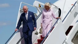 Король Карл III и королева Камилла прилетели в США. Это первый визит британского монарха с 2007 года