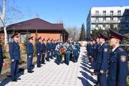 Полицейские почтили память погибшего при исполнении сержанта полиции Шалхара Акымгалиева