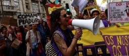 Тысячи португальцев требуют на митингах доступности жилья
