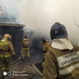 Хозпостройки сгорели в Бурабайском районе