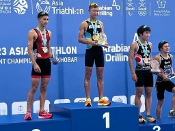 Аян Бейсенбаев выиграл чемпионат Азии по триатлону