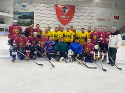 Кокшетауские и костанайские любители хоккея встретились на льду