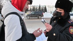В Кокшетау полицейские и волонтеры провели предновогоднюю антинаркотическую акцию