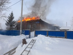 В Акмолинской области огнеборцами спасена пенсионерка
