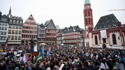 В Германии снова массовые протесты против ультраправых. Чем они вызваны?