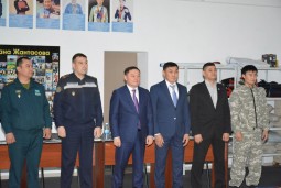 Аким Акмолинской области посетил военно-спортивную школу боевых единоборств