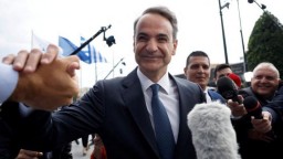 На выборах парламента Греции снова победили правые либералы