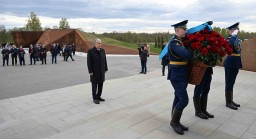 Токаев посетил Ржевский мемориал Советскому солдату в Тверской области