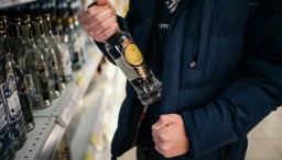 В Кокшетау мужчина похитил марочный алкоголь на сумму более 10 тыс. тенге