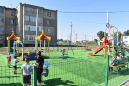 В Шортандинском районе состоялось открытие детской игровой площадки