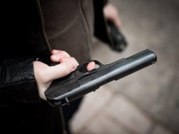 Житель Акмолинской области устроил стрельбу из пистолета возле магазина Житель Акмолинской области устроил стрельбу из пистолета возле магазина