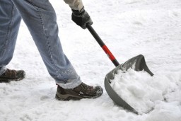Акмолинская молодежь приняла участие в акции по очистке снега «Снежный десант»