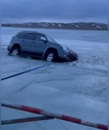 ​Внедорожник провалился под лед в Акмолинской области