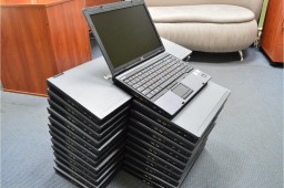 30 женщин из социально уязвимых категорий получили компьютеры в Акмолинской области