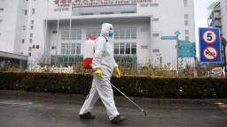 Новая вспышка коронавируса ударила по Китаю