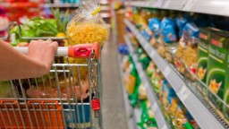 Расходы населения на еду выросли почти на 6% за год