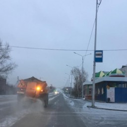 Коммунальные службы Кокшетау вышли на борьбу с наледью на дорогах