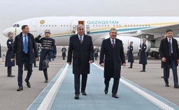 Токаев прилетел в Узбекистан