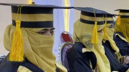 Талибы выставили патрули на входе в университеты и не пропускают женщин
