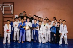 Юные бойцы из Кокшетау встретились с чемпионом М-1 GLOBAL Шавкатом Рахмоновым