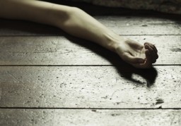 Труп мужчины со следами побоев нашли в квартире в г. Степногорске