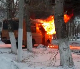 Рейсовый автобус загорелся в Акмолинской области