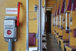 Подросток сорвал «стоп-кран» поезда из-за опоздания отца на станции Атбасар