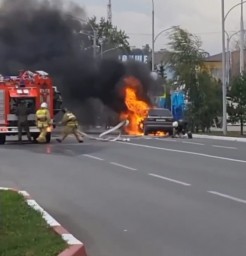 Автомобиль загорелся в центре Кокшетау