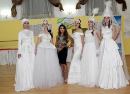 Коллекцию свадебных  платьев с национальным колоритом представили в Есильском районе