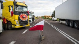 Польские водители перекрыли три КПП на границе с Украиной. Чем они недовольны?