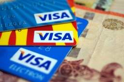 В Кокшетау бездомный расплатился за покупки чужой банковской картой