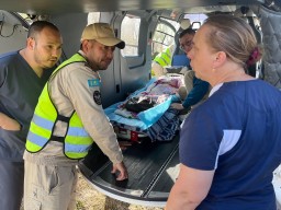 ​Вертолет МЧС экстренно доставил двоих детей