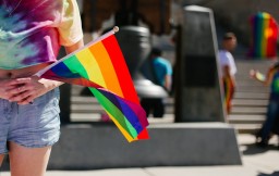 В Словении разрешили однополым парам усыновлять детей