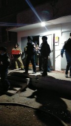 Акмолинские спасатели поблагодарили полицейских за помощь при тушении пожара