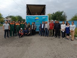 Пять районов Акмолинской области отправили 11 грузовиков с продуктами и вещами в помощь костанайцам