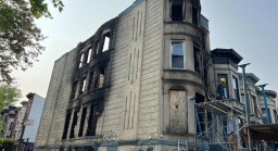 В США сожгли дом ужасов