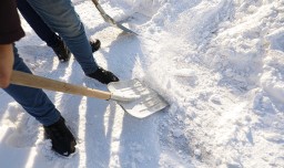 Волонтеры приступили к уборке снега в Кокшетау